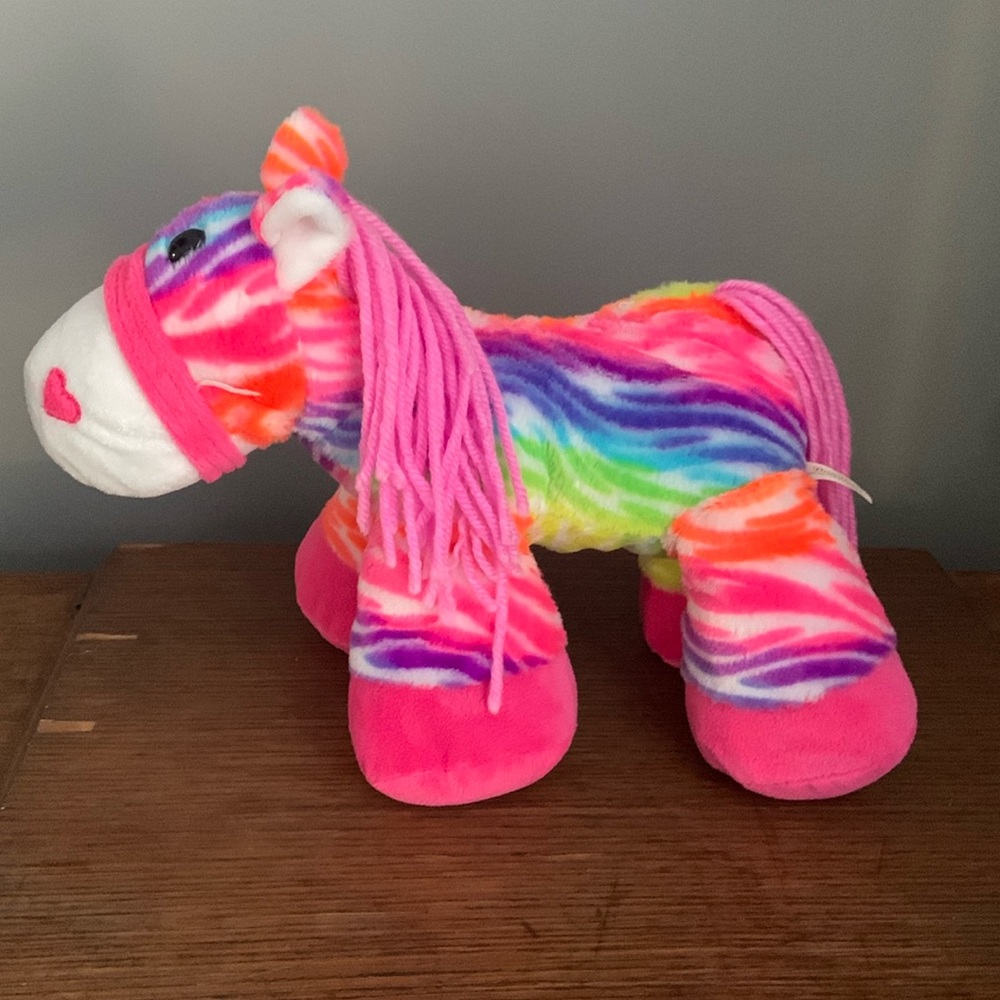 NWOT Pony heart nose,Rainbow,tie dyed,stuffed animal,yarn mane & tail,valentine